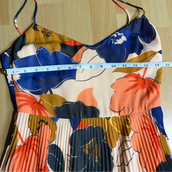 Sézane Nissa Floral Accordion Pleated Midi Dress in Peach, Navy & Coral Event - Picture 12 of 14